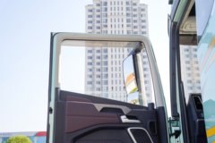 青岛解放 鹰途 商务舱 620马力 6X4 AMT自动档牵引车(速比3.36)(带液缓)(CA4257P35K18T1E6A80)