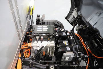 �ɵ�EW7 4.5T 4.18�׵��Ŵ��綯��ʽ�Ῠ100.27kWhͼƬ