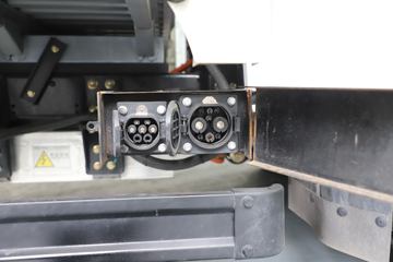 �ɵ�EF3 2024�� 4.3T 4.01�׵��Ŵ��綯����С��63.75kWhͼƬ