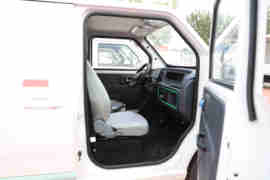 橙仕01&nbsp;电动封闭厢货驾驶室图片