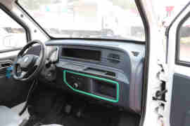 橙仕01&nbsp;电动封闭厢货驾驶室图片