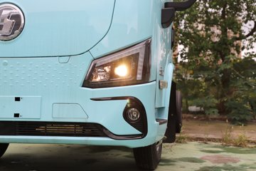 �������ó� ����S300 4.5T 4.2�׵��Ŵ��綯��ʽ�Ῠ(��ɲ)100.46kWhͼƬ