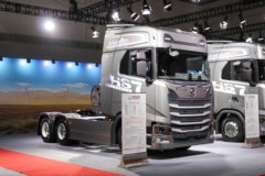 东风华神 HS7 590马力 6X4 LNG自动档牵引车(液缓)(DFD4258GL6N)