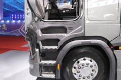 东风华神 HS7 590马力 6X4 LNG自动档牵引车(液缓)(DFD4258GL6N)