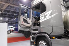 东风华神 HS7 590马力 6X4 LNG自动档牵引车(液缓)(DFD4258GL6N)