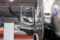东风华神 HS7 590马力 6X4 LNG自动档牵引车(液缓)(DFD4258GL6N)