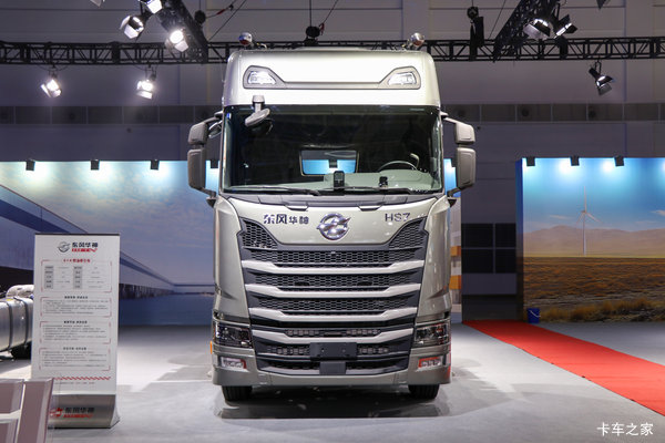 东风华神HS7 悦爽版 14.6L LNG 630马力 6X4 采埃孚12档 AMT自动档 牵引车