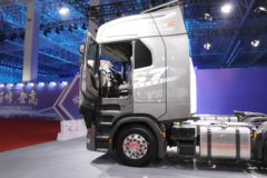 东风华神 HS7 680马力 6X4 AMT自动档牵引车(液缓)