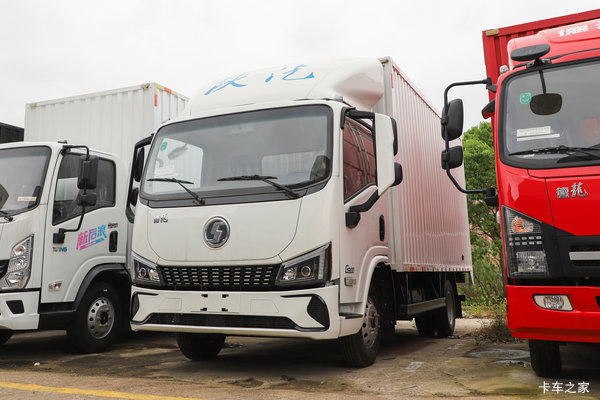陕汽商用车 德龙G300 137马力 4.2米单排厢式轻卡(SX5046XXYNP6341)