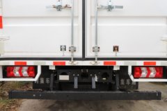 陕汽商用车 德龙G300 137马力 4.2米单排厢式轻卡(SX5046XXYNP6341)