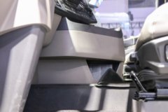 东风华神 HS7 240马力 4X2 9.8米AMT自动档厢式载货车