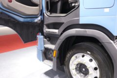 东风华神 HS7 240马力 4X2 9.8米AMT自动档厢式载货车