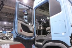 东风华神 HS7 240马力 4X2 9.8米AMT自动档厢式载货车