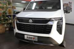 中国重汽VGV 先锋官V 140马力 2.0T柴油 6座 中轴中顶轻客