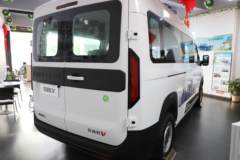 中国重汽VGV 先锋官V 140马力 2.0T柴油 6座 中轴中顶轻客