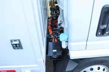 �������ó� ����S300 ���а� 4.5T 4.2�׵��Ŵ��綯��ʽ�Ῠ(��ɲ)100.07kWhͼƬ