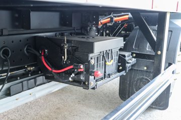 �������ó� ����S300 ���а� 4.5T 4.2�׵��Ŵ��綯��ʽ�Ῠ(��ɲ)100.07kWhͼƬ