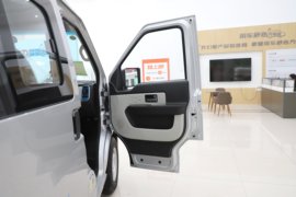 ES50&nbsp;电动封闭厢货驾驶室图片