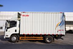 江西五十铃 翼放EM7 152马力 4.2米单排厢式轻卡(液压尾板)(JXW5040XXYCDJB2)