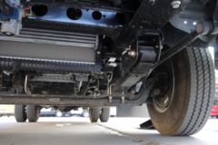 江西五十铃 翼放EM7 152马力 4.2米单排厢式轻卡(液压尾板)(JXW5040XXYCDJB2)