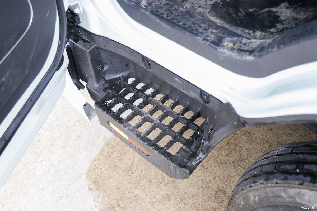 ���� ����L3 2.0L 127���� CNG 4.2�׵��������Ῠ��ʻ��                                               