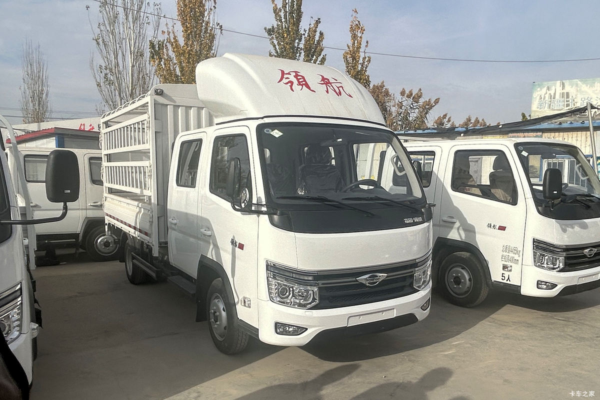 时代领航S1 创业版 2L汽油 144马力 东安5档 3.1米双排仓栅式小卡