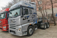 解放J7牵引车哈尔滨市火热促销中 让利高达1万