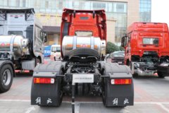 一汽解放 J6V重卡 精英版 530马力 6X4 LNG自动档牵引车(液缓)(CA4250P66M25T1E6)