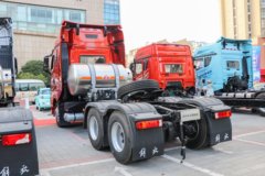 一汽解放 J6V重卡 精英版 530马力 6X4 LNG自动档牵引车(液缓)(CA4250P66M25T1E6)