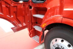 一汽解放 J6V重卡 精英版 530马力 6X4 LNG自动档牵引车(液缓)(CA4250P66M25T1E6)