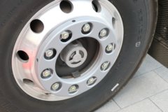 一汽解放 J6V重卡 精英版 530马力 6X4 LNG自动档牵引车(液缓)(CA4250P66M25T1E6)