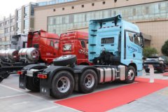 青岛解放 JH6重卡 智尊版 620马力 6X4 AMT自动档牵引车(CA4254P25K2T1E6A80)