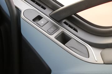 һ����� J6V�ؿ� �캽�� 640���� 6X4 AMT�Զ���ǣ����(Һ��)ͼƬ