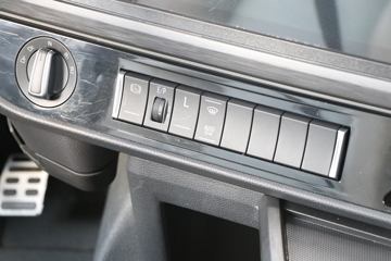 һ����� J6V�ؿ� �캽�� 640���� 6X4 AMT�Զ���ǣ����(Һ��)ͼƬ