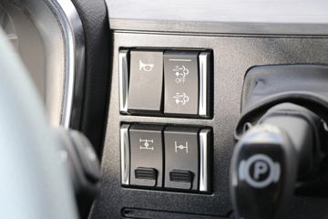 һ����� J6V�ؿ� �캽�� 640���� 6X4 AMT�Զ���ǣ����(Һ��)ͼƬ