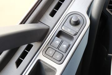 һ����� J6V�ؿ� �캽�� 640���� 6X4 AMT�Զ���ǣ����(Һ��)ͼƬ