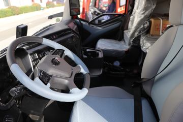 һ����� J6V�ؿ� �캽�� 640���� 6X4 AMT�Զ���ǣ����(Һ��)ͼƬ