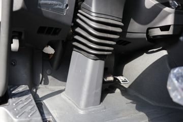 һ����� J6V�ؿ� �캽�� 640���� 6X4 AMT�Զ���ǣ����(Һ��)ͼƬ