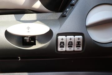 һ����� J6V�ؿ� �캽�� 640���� 6X4 AMT�Զ���ǣ����(Һ��)ͼƬ