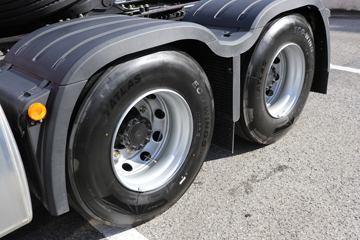 һ����� J6V�ؿ� �캽�� 640���� 6X4 AMT�Զ���ǣ����(Һ��)ͼƬ