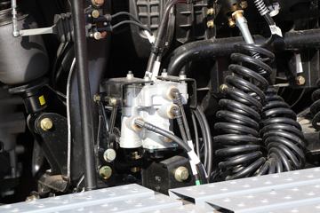 һ����� J6V�ؿ� �캽�� 640���� 6X4 AMT�Զ���ǣ����(Һ��)ͼƬ