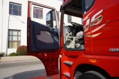 青岛解放 JH6 智尊版 560马力 8X4 AMT自动档畜禽运输车(带液缓)(CA5310CCQP25K2L7T4E6A80) 青岛解放 JH6 智尊版 560马力 8X4 AMT自动档畜禽运输车(带液缓)(CA5310CCQP25K2L7T4E6A80)