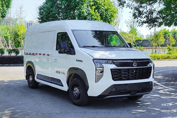 中国重汽VGV 先锋官V 2024款 140马力 2.0T柴油 3座 短轴中顶封闭货车