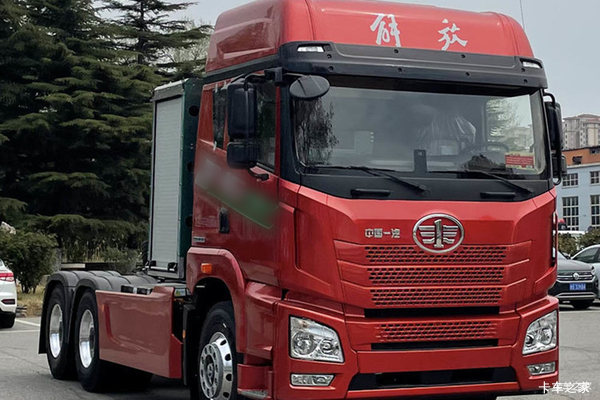 青岛解放 JK6重卡 6X4 纯电动牵引车422.87kWh
