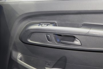 ����E˳�� 2025�� ���綯 3.8�׵��������Ῠ ʱ���°�63.75kWhͼƬ