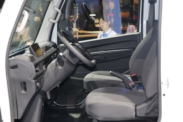 ����E˳�� 2025�� ���綯 3.8�׵��������Ῠ ʱ���°�63.75kWhͼƬ