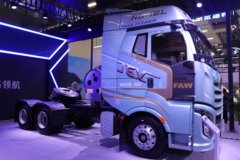 一汽解放 J6V重卡 领航版 660马力 6X4 LNG自动档牵引车(液缓)(CA4250P66M26T1E6)