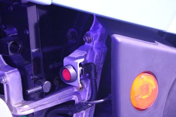 һ����� J6V�ؿ� �캽�� 660���� 6X4 LNG�Զ���ǣ����(Һ��)(CA4250P66M26T1E6)ͼƬ