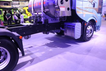 һ����� J6V�ؿ� �캽�� 660���� 6X4 LNG�Զ���ǣ����(Һ��)(CA4250P66M26T1E6)ͼƬ