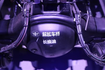 һ����� J6V�ؿ� �캽�� 660���� 6X4 LNG�Զ���ǣ����(Һ��)(CA4250P66M26T1E6)ͼƬ